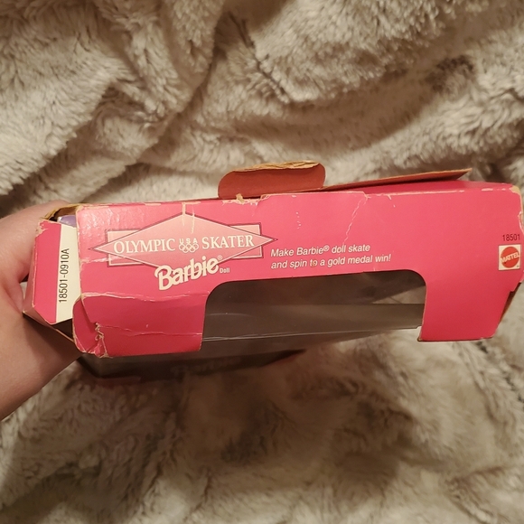 Mattel Barbie 1997 OLYMPIC USA SKATER #18501 SPIN & SKATE Tara Lipinsky NRFB - Picture 5 of 9